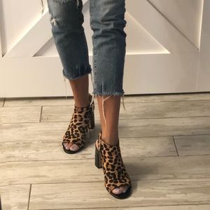 Cheetah print Vince Camuto open toe sling back